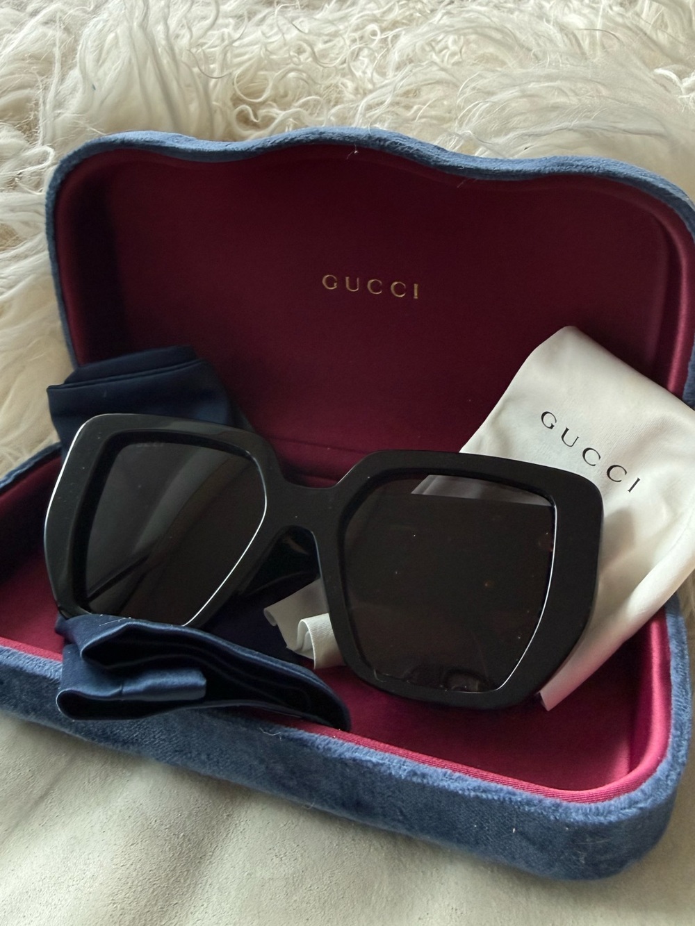 EUC, Ret. $500+ Gucci Oversized Rectangle Sunglasses, Black / Size 54-19-145 - Picture 5 of 11